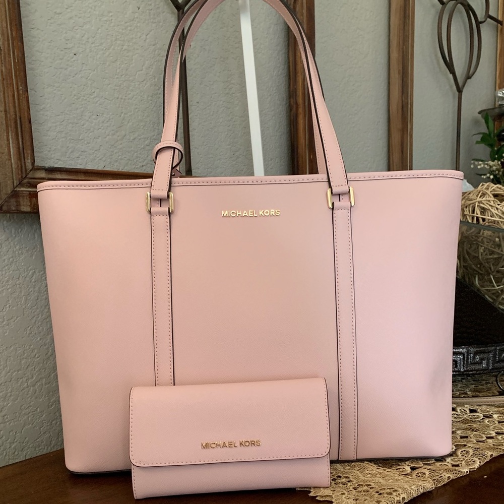 Beautiful MK set 🌷🌷 - Picture 6 of 6
